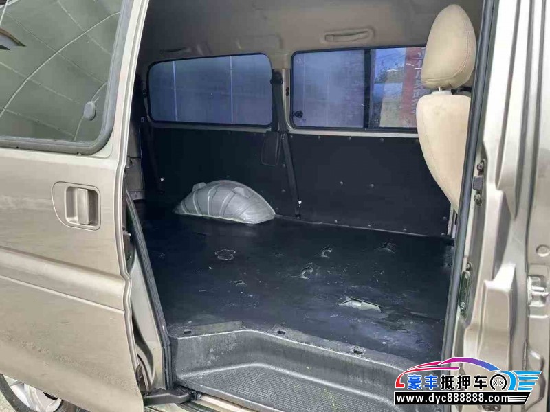 22年东风风行菱智轿车抵押车出售