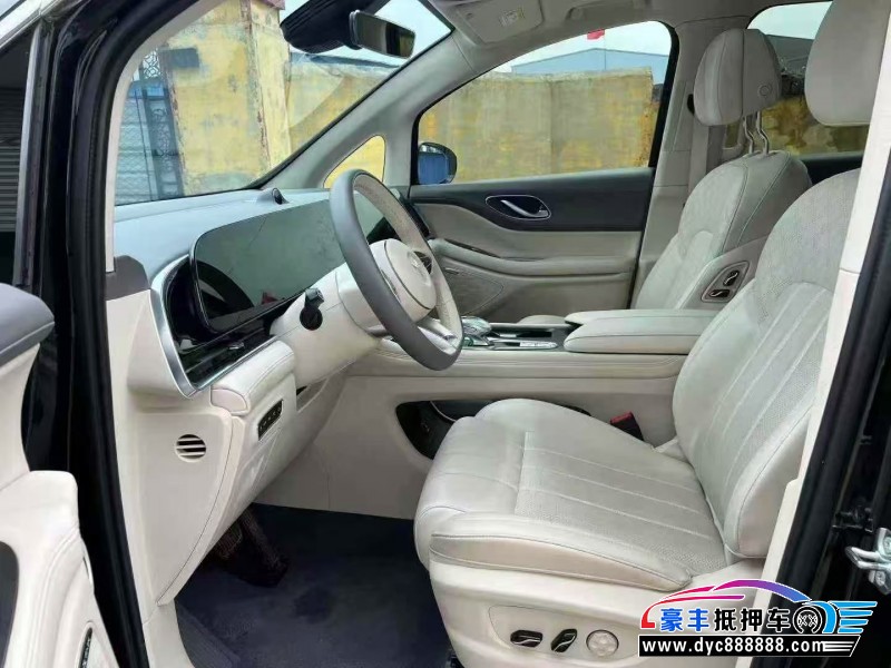 24年岚图梦想家轿车抵押车出售