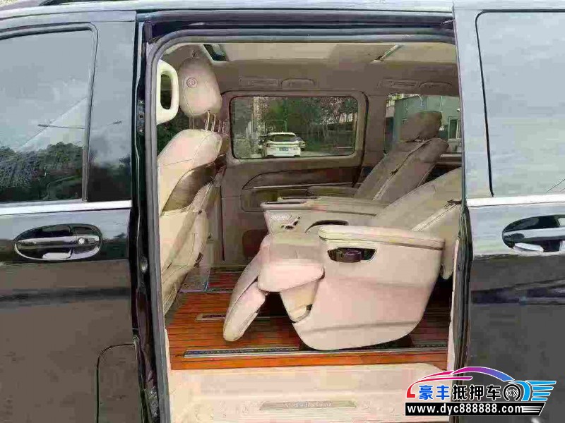 21年奔驰V轿车抵押车出售