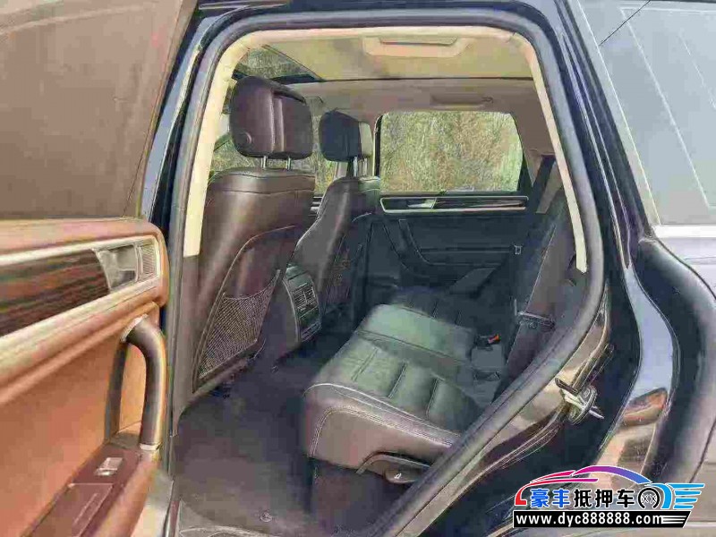 17年大众途锐轿车抵押车出售