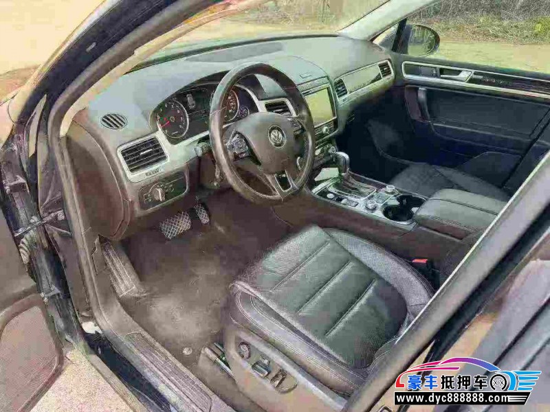 17年大众途锐轿车抵押车出售