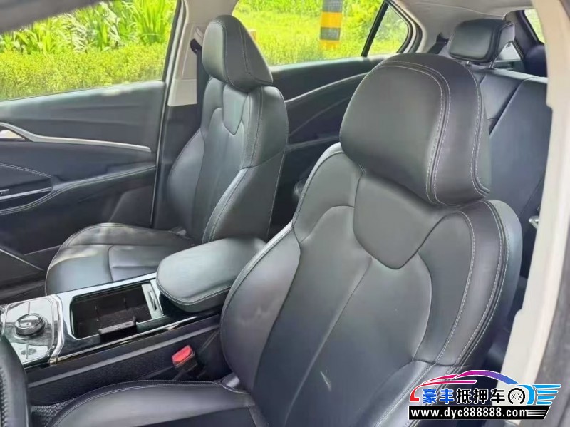 23年哪吒U轿车抵押车出售