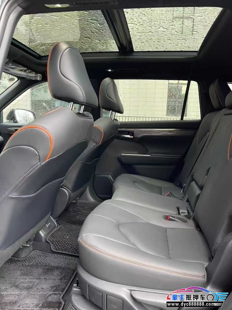 25年丰田皇冠轿车抵押车出售