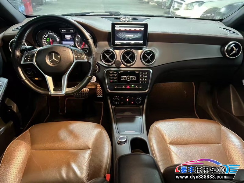 14年奔驰CLA轿车抵押车出售