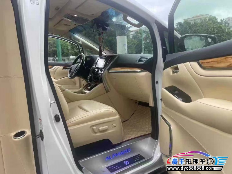 18年丰田埃尔法轿车抵押车出售