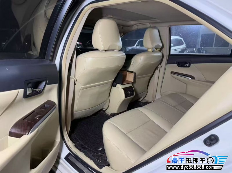 17年丰田凯美瑞轿车抵押车出售