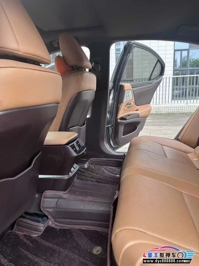 19年雷克萨斯ES轿车抵押车出售