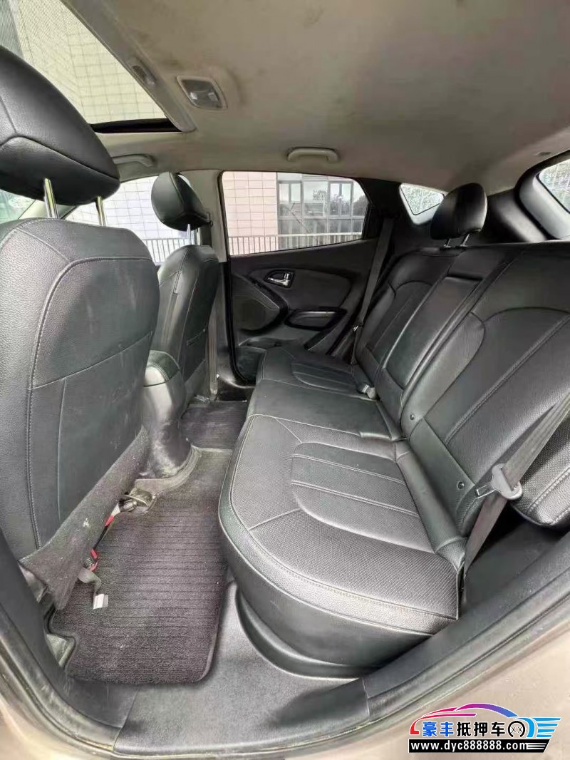 15年现代ix35轿车抵押车出售