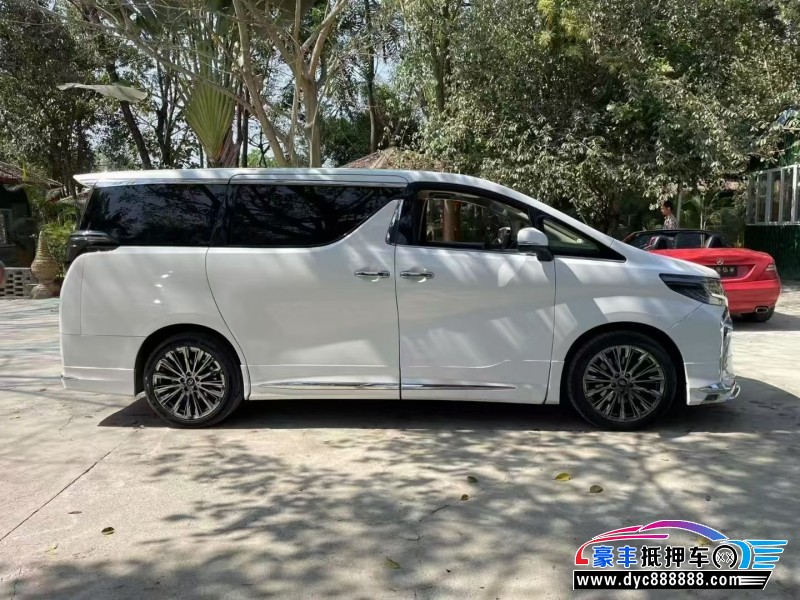 17年丰田埃尔法轿车抵押车出售