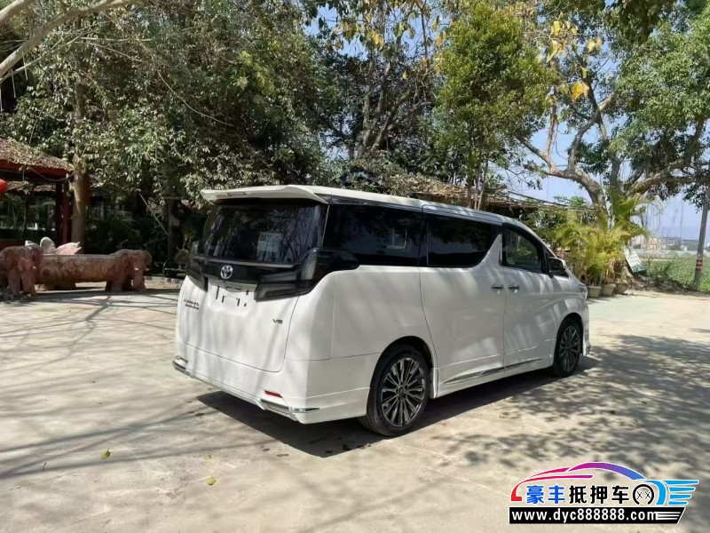 17年丰田埃尔法轿车抵押车出售