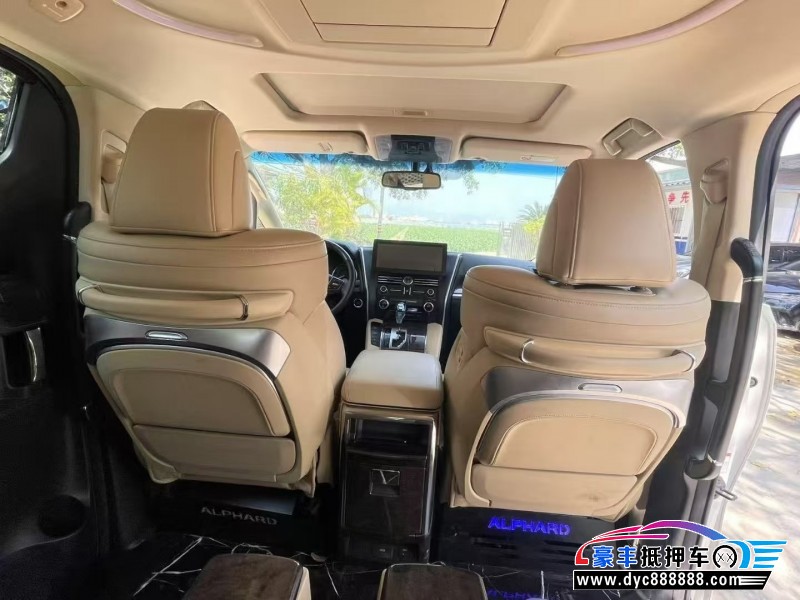 17年丰田埃尔法轿车抵押车出售