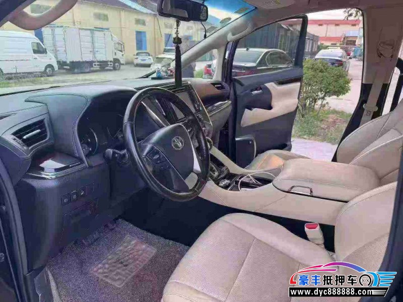 18年丰田埃尔法轿车抵押车出售