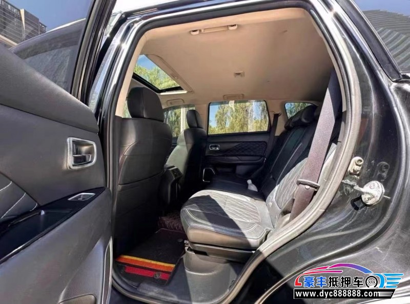 20年三菱欧蓝德轿车抵押车出售