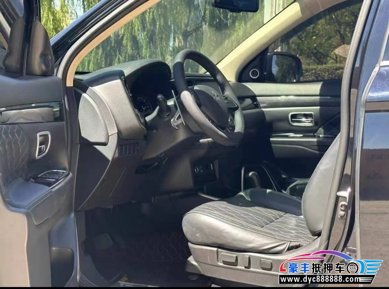 20年三菱欧蓝德轿车抵押车出售