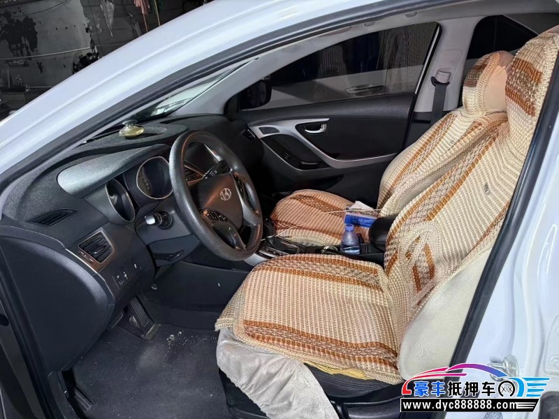 16年现代朗动轿车抵押车出售