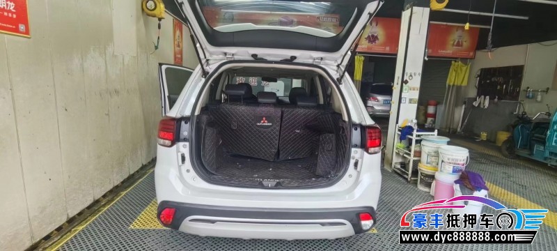 19年三菱欧蓝德轿车抵押车出售