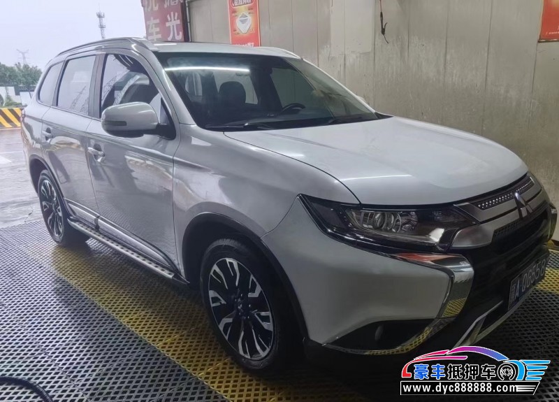 19年三菱欧蓝德轿车抵押车出售