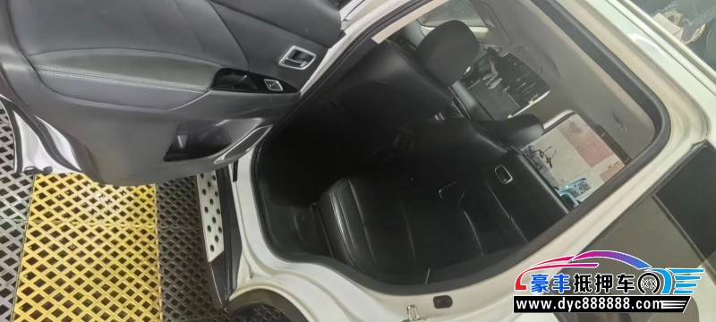 19年三菱欧蓝德轿车抵押车出售