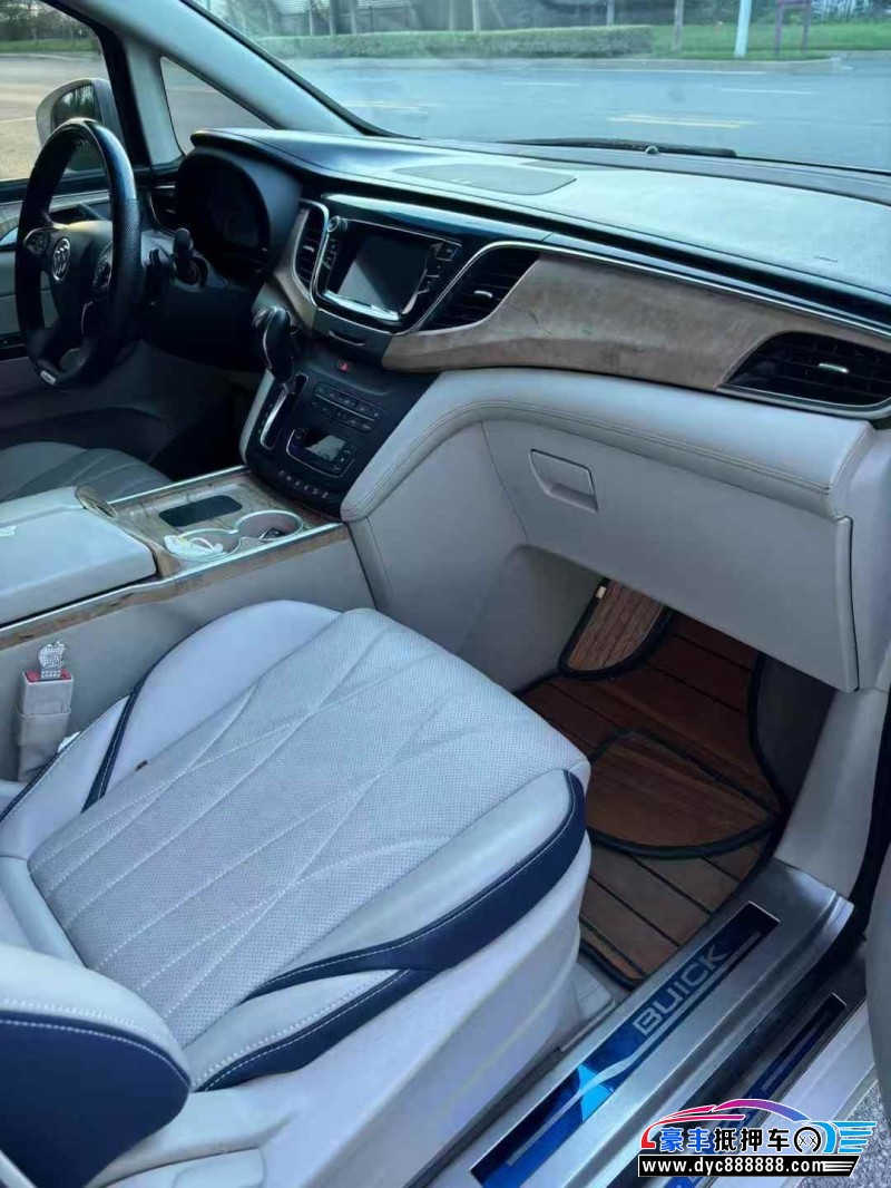 18年别克GL8轿车抵押车出售