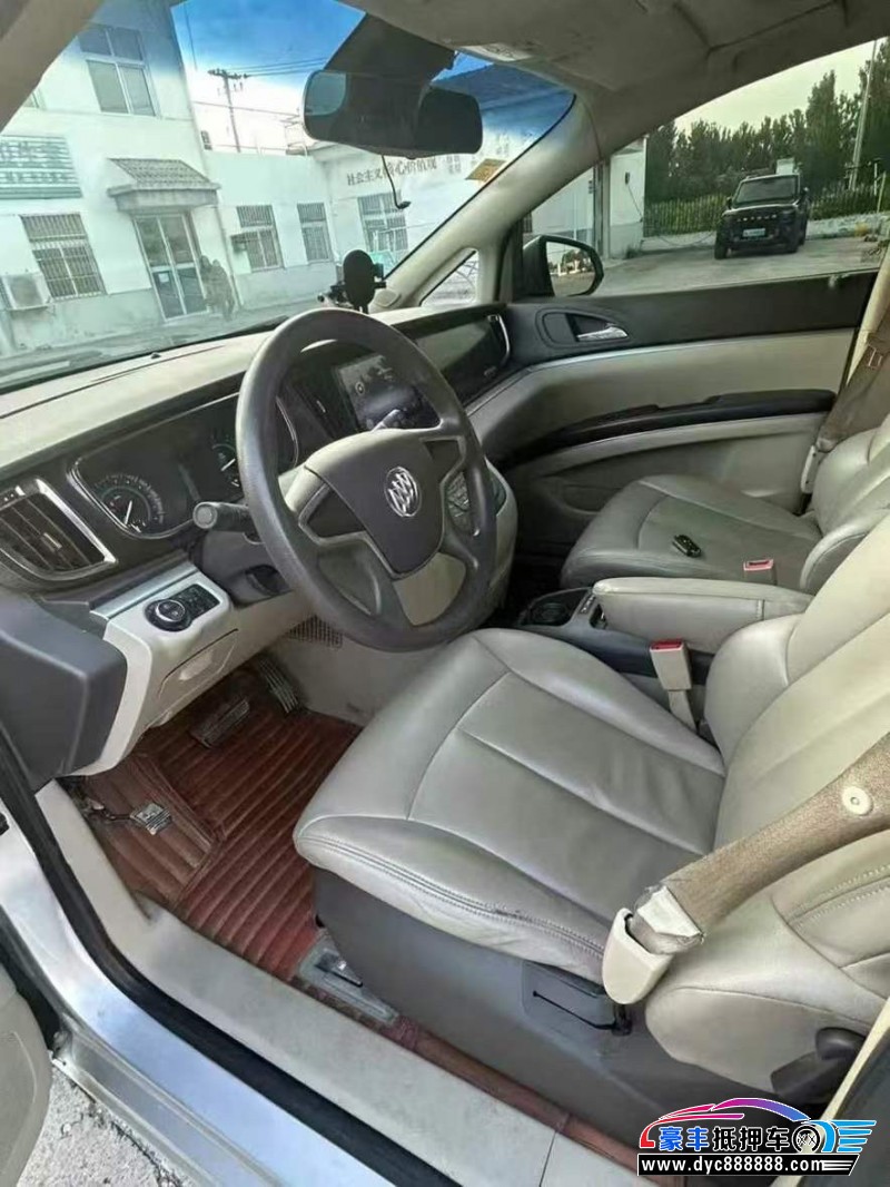 13年别克GL8轿车抵押车出售