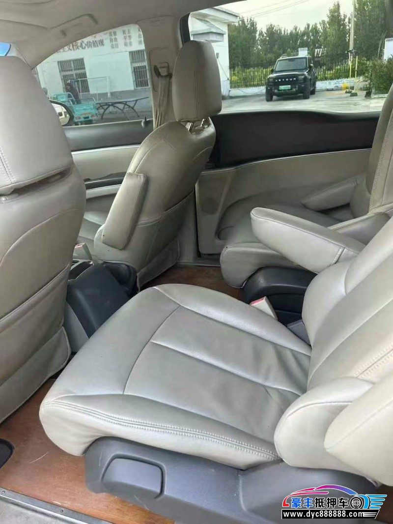 13年别克GL8轿车抵押车出售