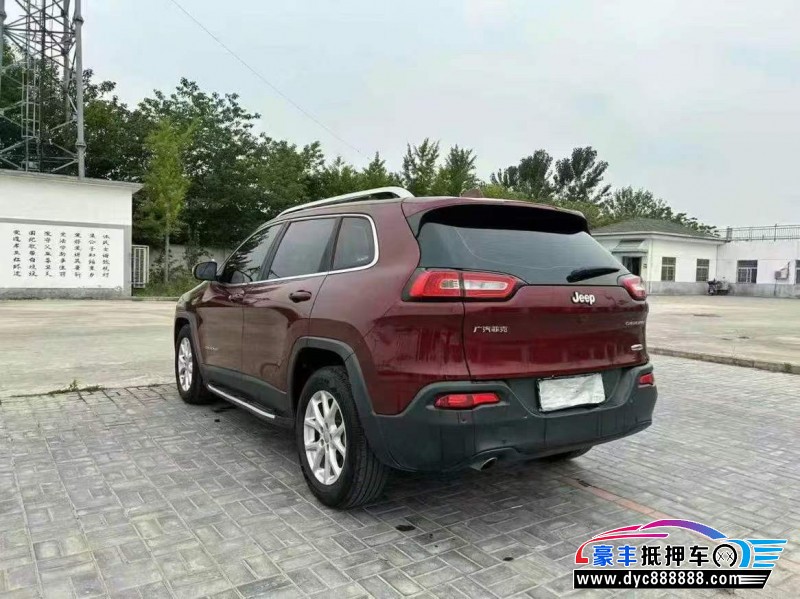 16年Jeep自由光轿车抵押车出售