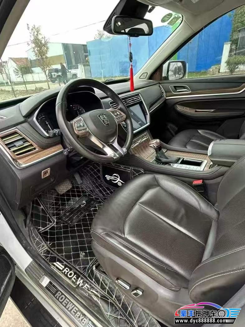 19年荣威RX8轿车抵押车出售