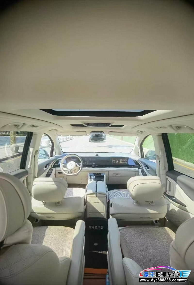 24年岚图梦想家轿车抵押车出售