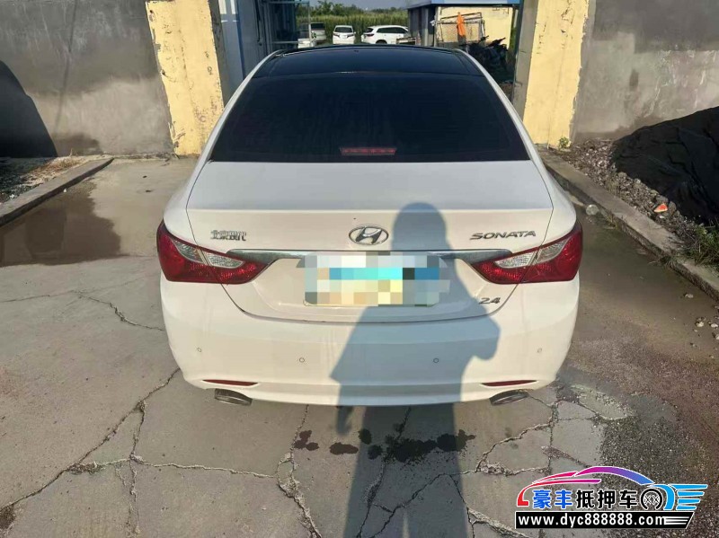 15年现代索纳塔轿车抵押车出售