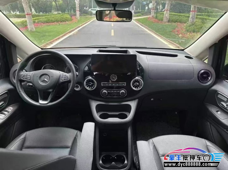 24年奔驰威霆轿车抵押车出售