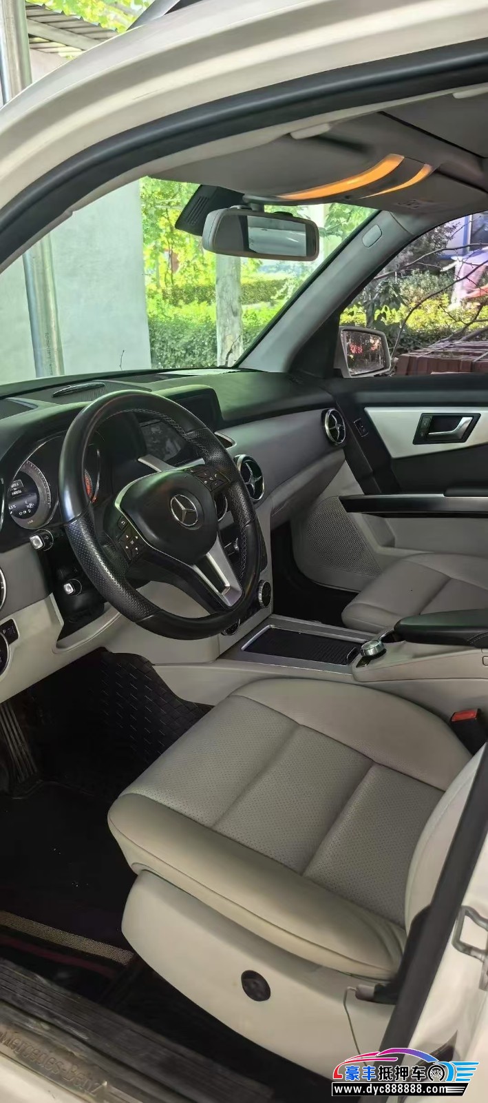 14年奔驰GLK轿车抵押车出售