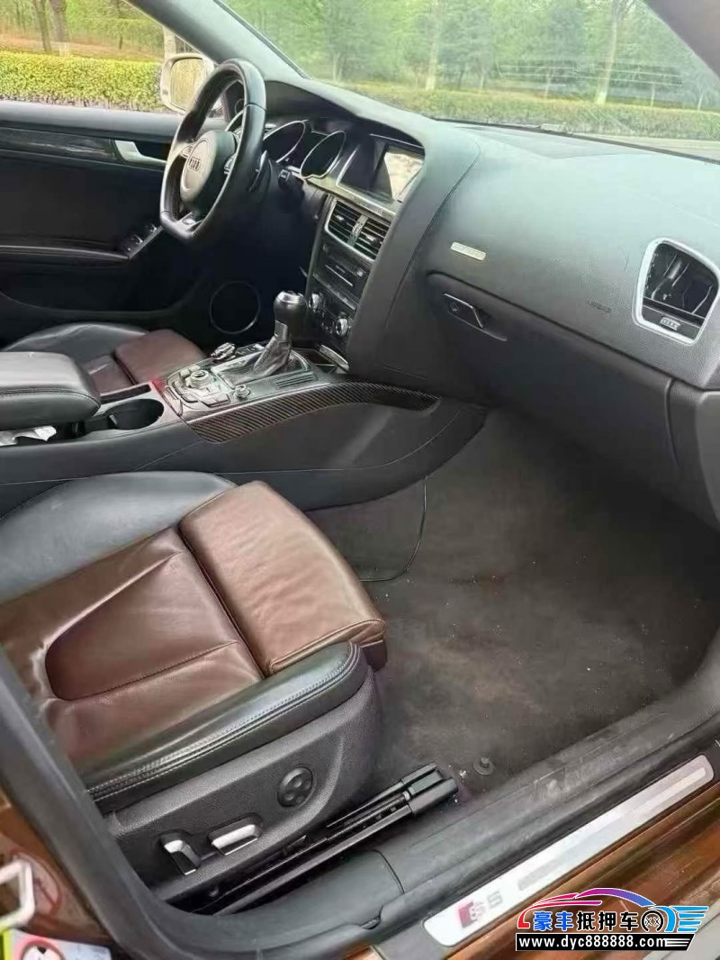 13年奥迪S5轿车抵押车出售