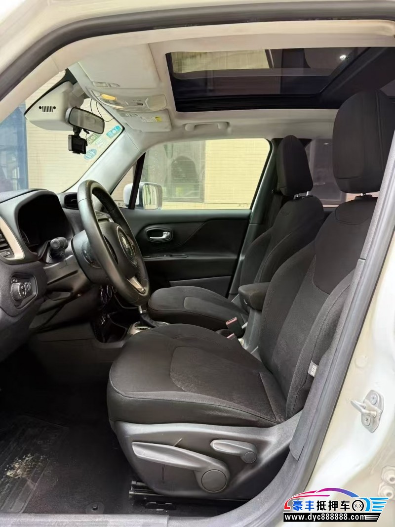 17年Jeep自由侠轿车抵押车出售