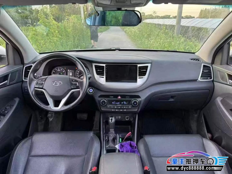 18年现代途胜轿车抵押车出售