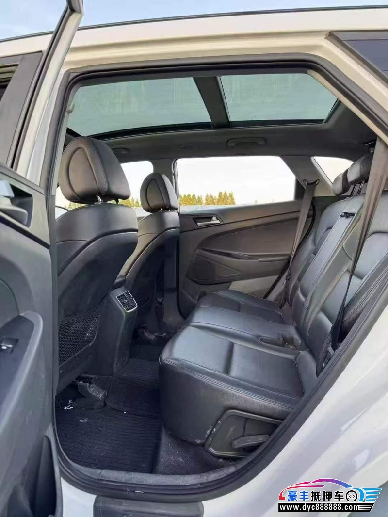 18年现代途胜轿车抵押车出售