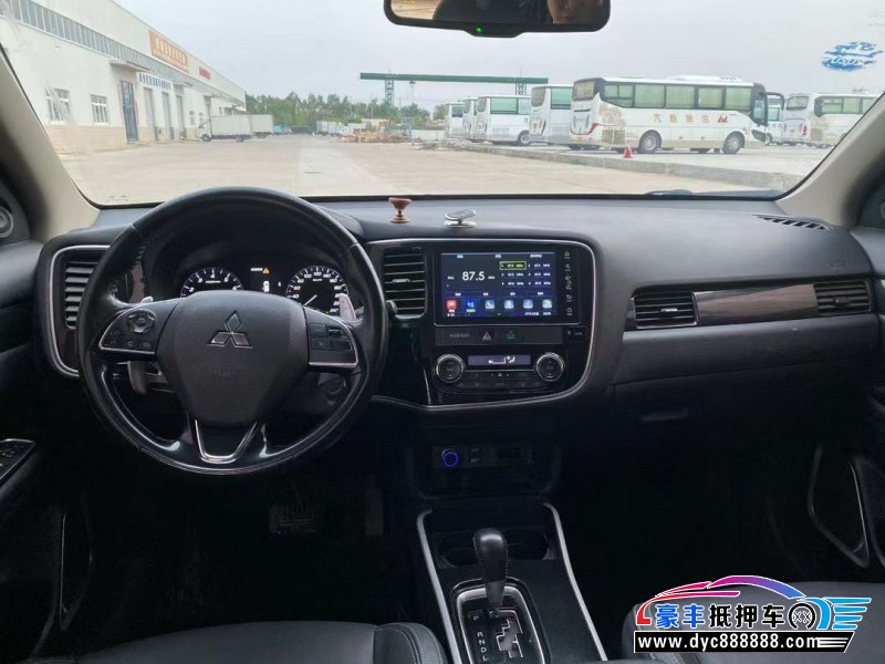 19年三菱欧蓝德轿车抵押车出售