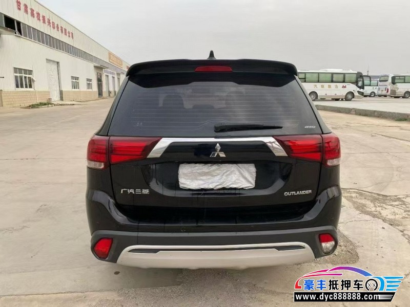 19年三菱欧蓝德轿车抵押车出售