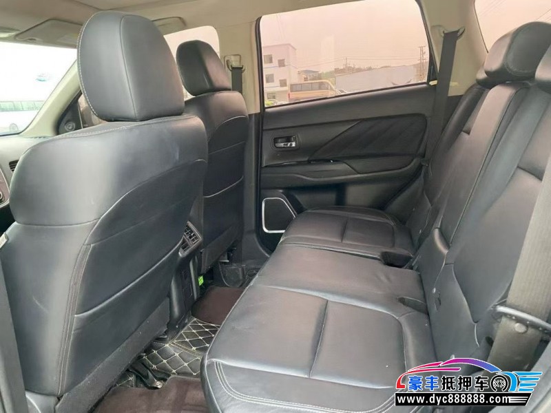 19年三菱欧蓝德轿车抵押车出售