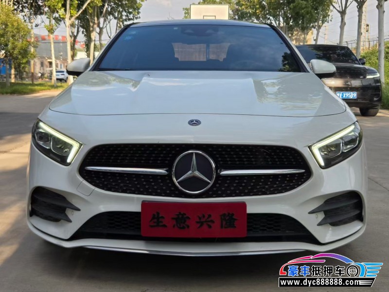 19年奔驰A轿车抵押车出售