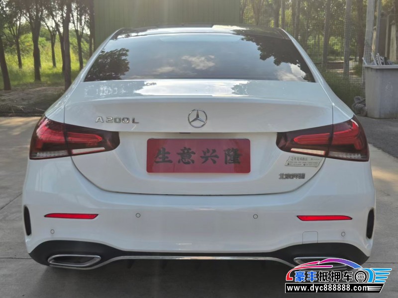 19年奔驰A轿车抵押车出售