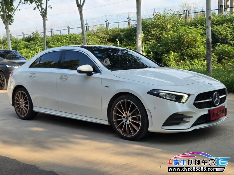 19年奔驰A轿车抵押车出售