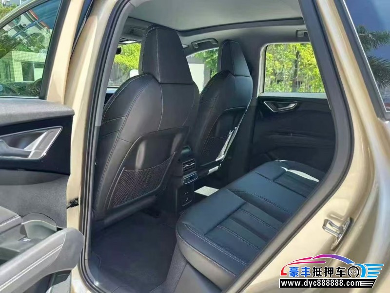 25年奥迪Q4轿车抵押车出售