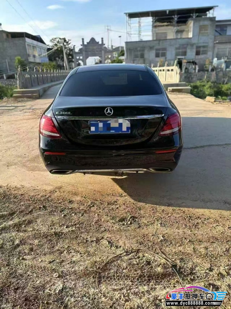 17年奔驰E轿车抵押车出售