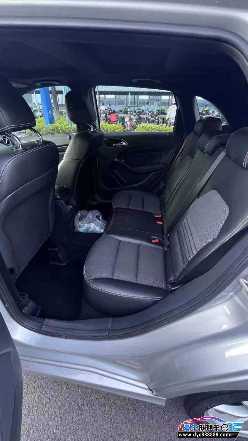 16年奔驰B轿车抵押车出售