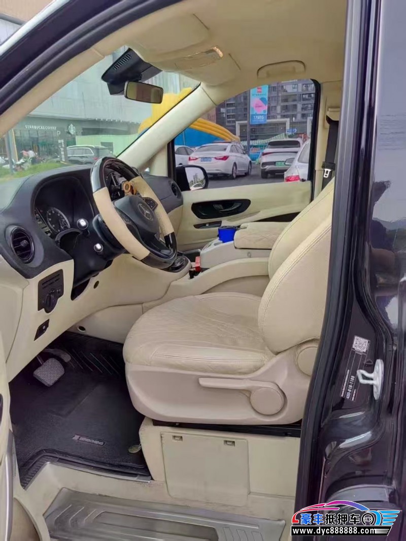 18年奔驰威霆轿车抵押车出售