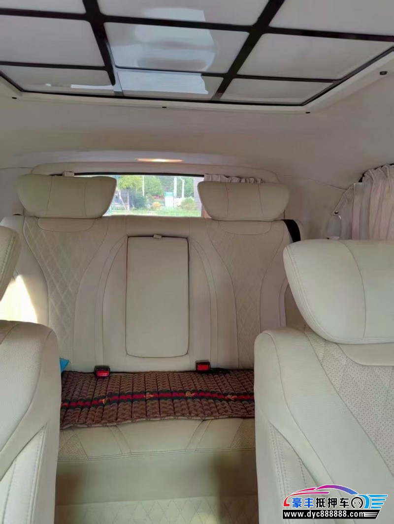 18年奔驰威霆轿车抵押车出售