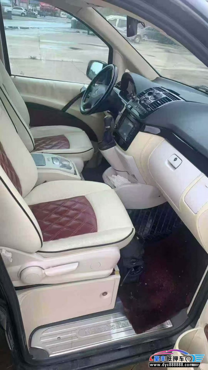 14年奔驰威霆轿车抵押车出售