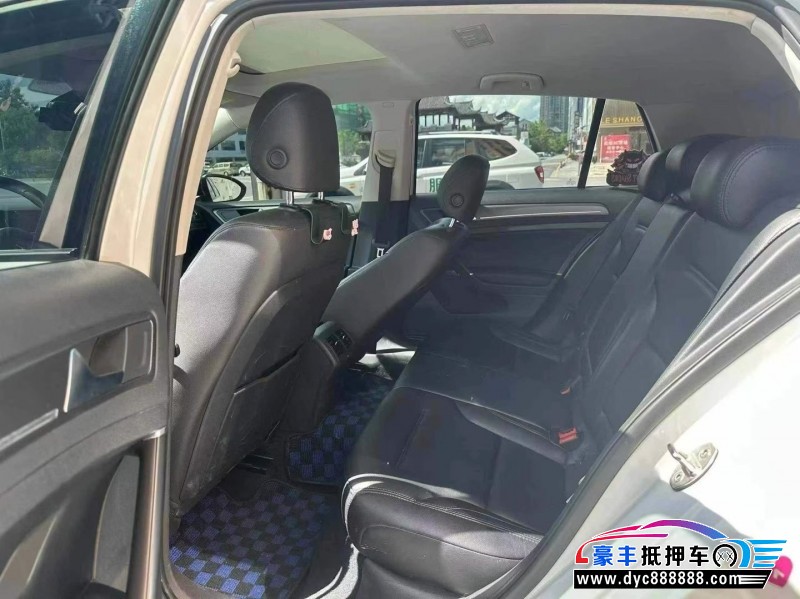 17年大众高尔夫轿车抵押车出售