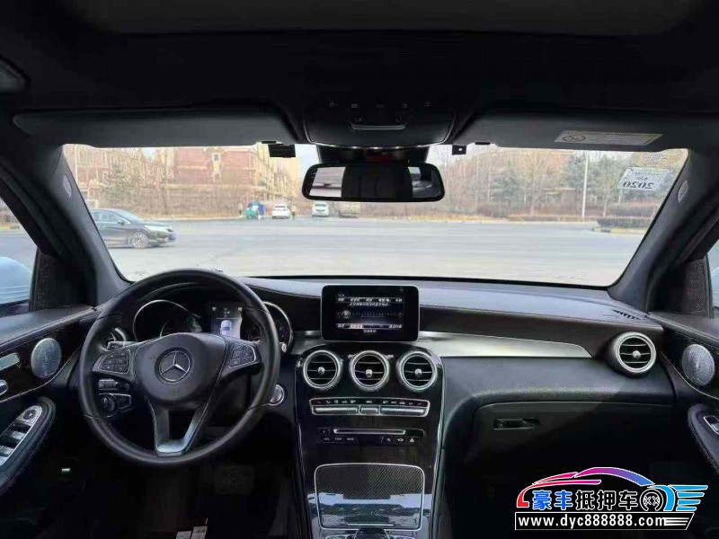 18年奔驰GLC轿车抵押车出售