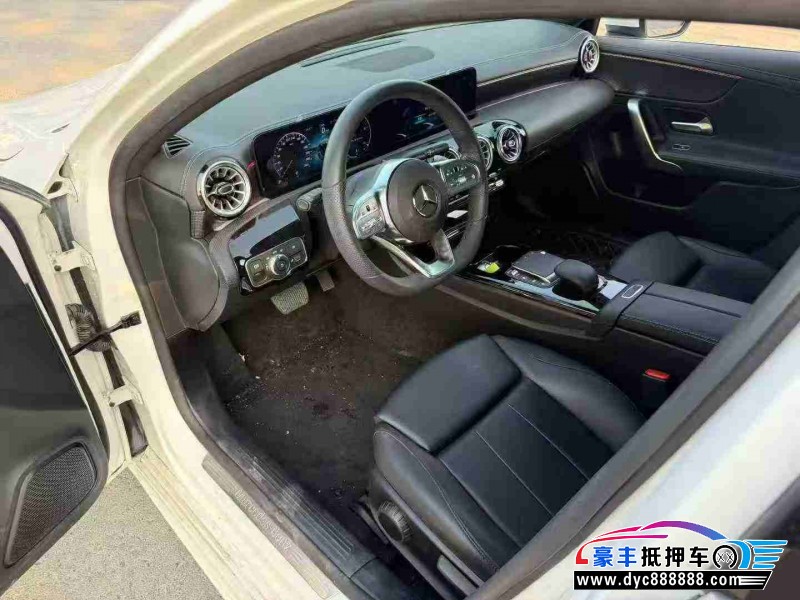 22年奔驰A轿车抵押车出售